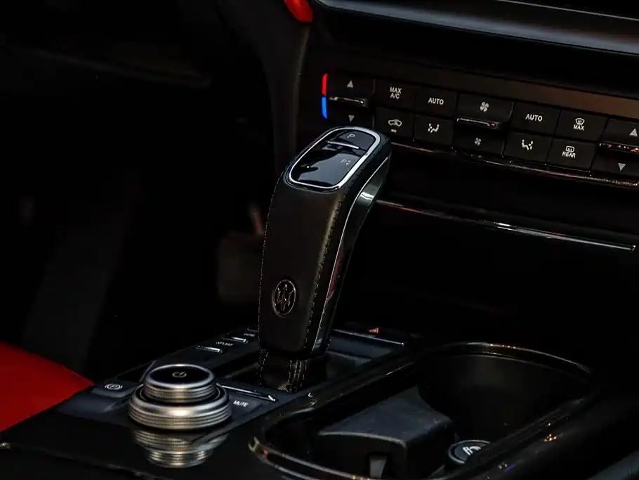 Maserati Ghibli Maserati Ghibli