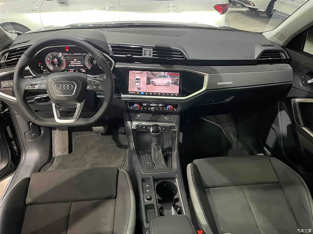 Audi Q3, 2023 2