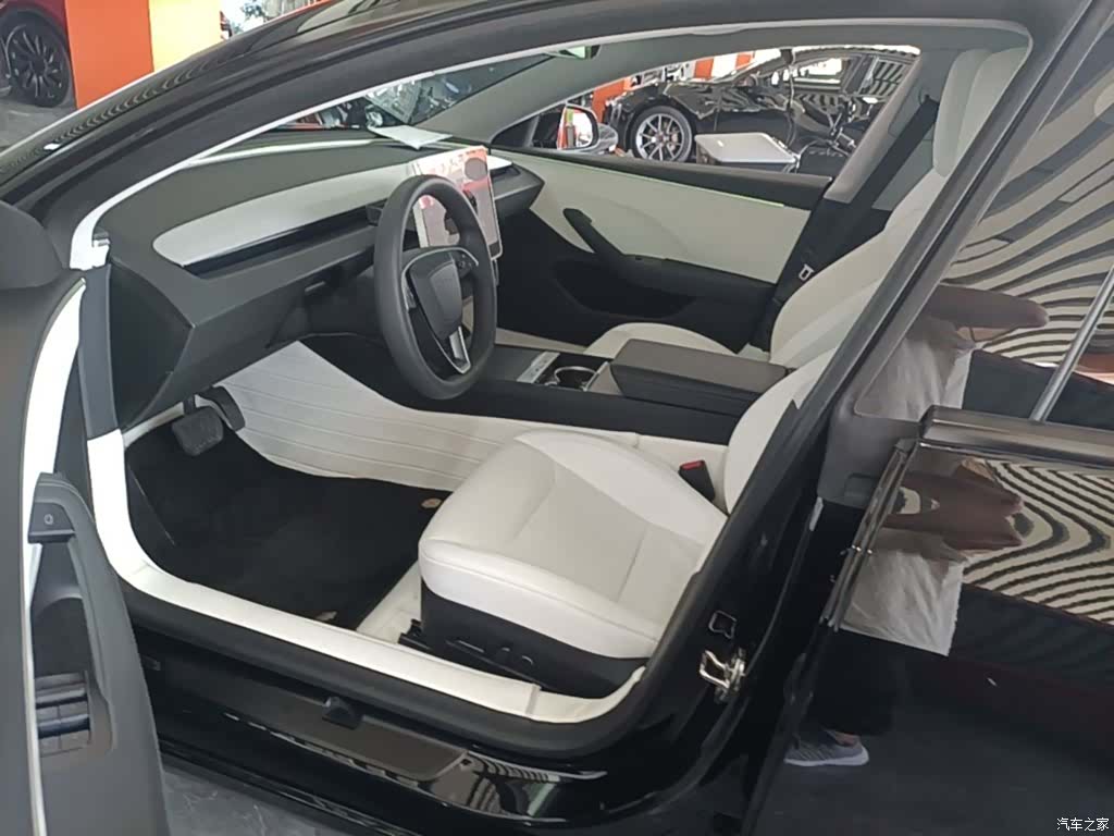 Tesla Model 3, 2024 16