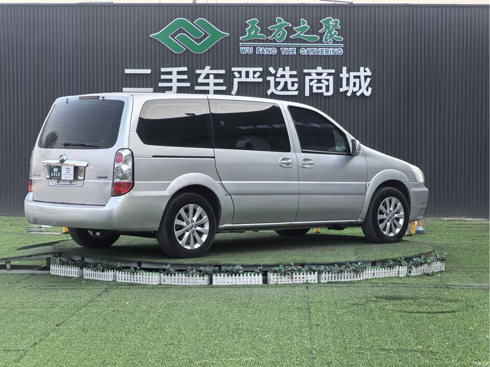 Buick GL8, 2013 19