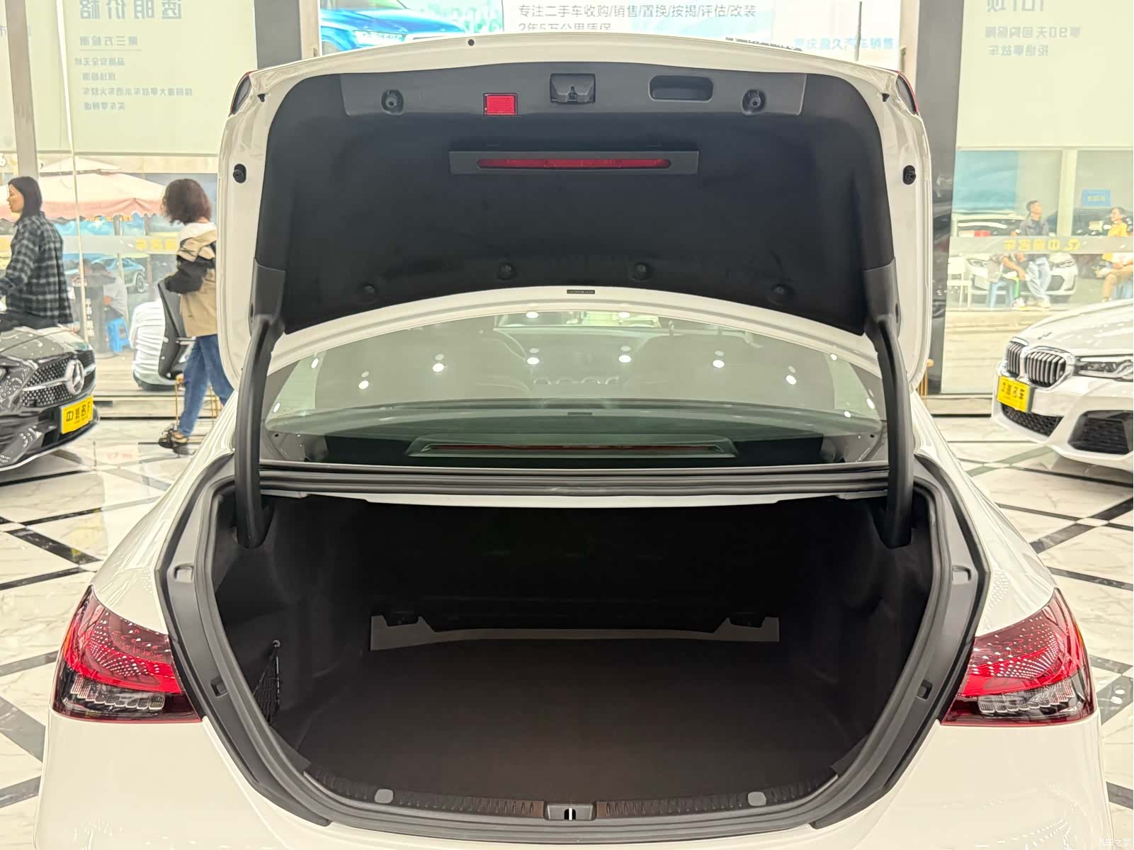 Mercedes-Benz E-Class, 2021 16