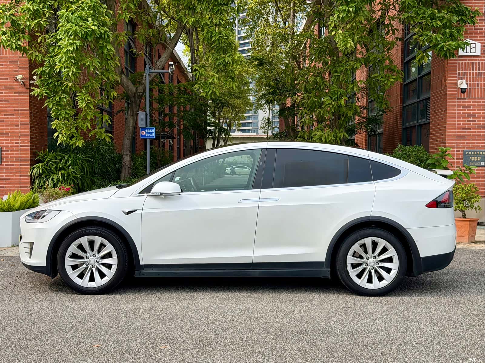 Tesla Model X, 2017 2