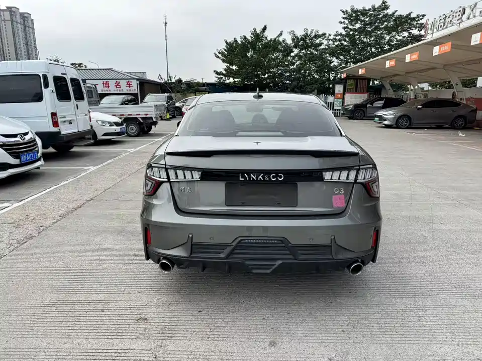Lynk & Co 03