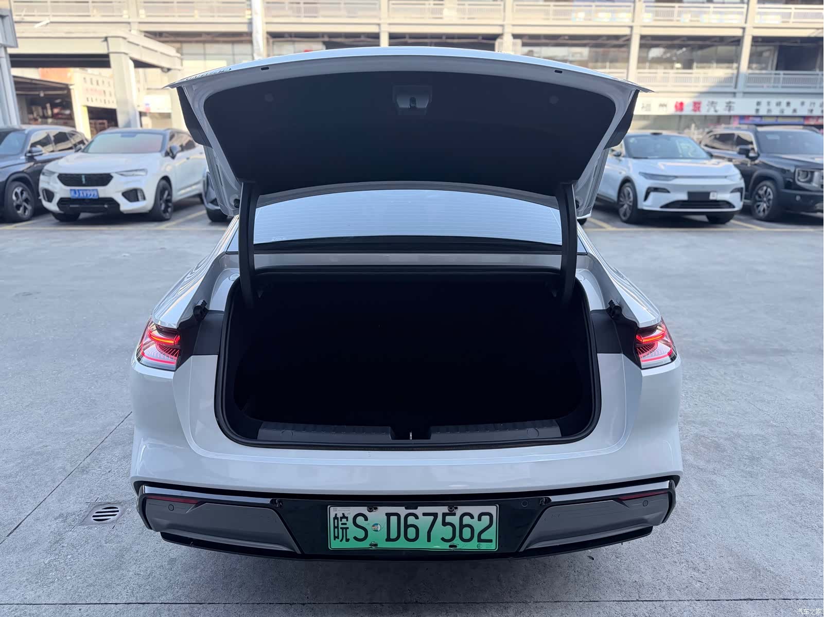 Geely E8, 2024 11
