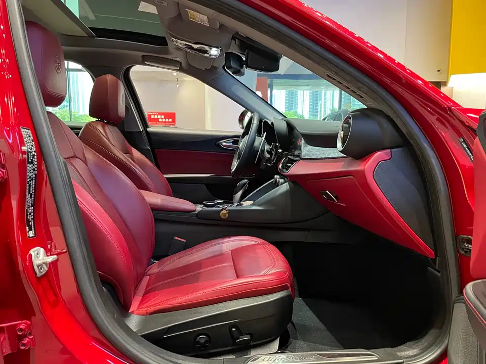 Alfa Romeo Giulia Alfa Romeo Giulia