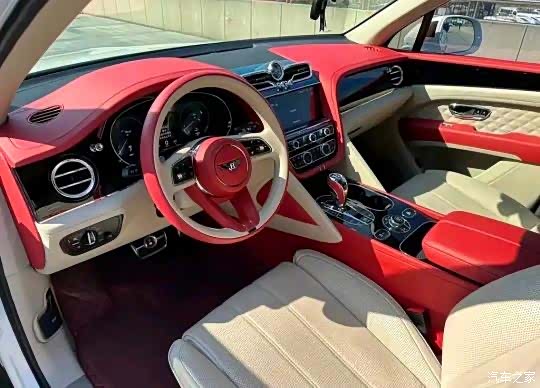 Bentley Bentayga, 2023 3