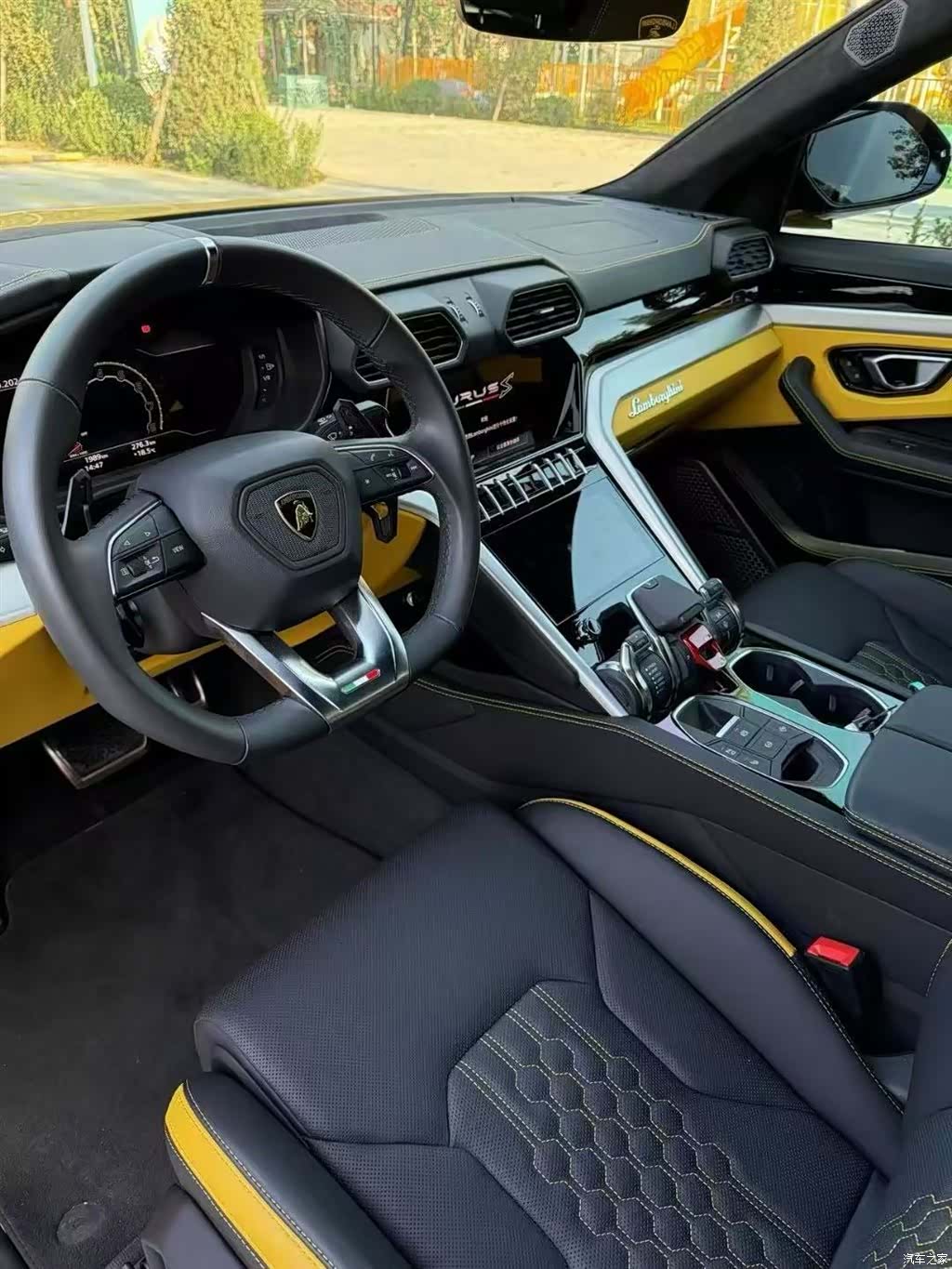 Lamborghini Urus, 2024 8
