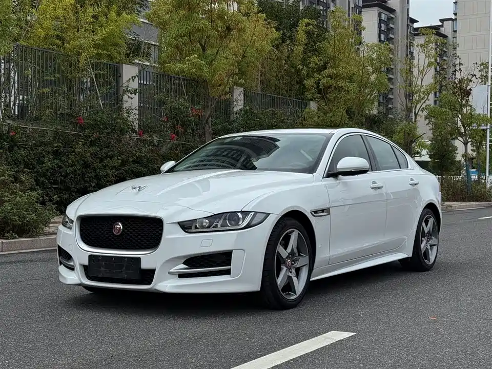 Jaguar XE