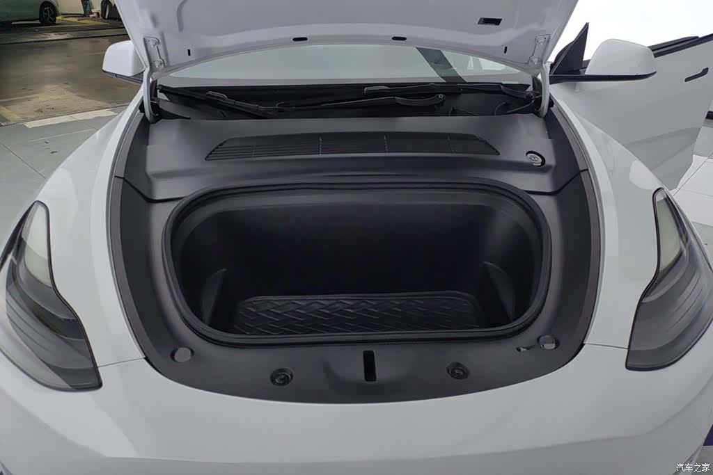 Tesla Model Y, 2022 10