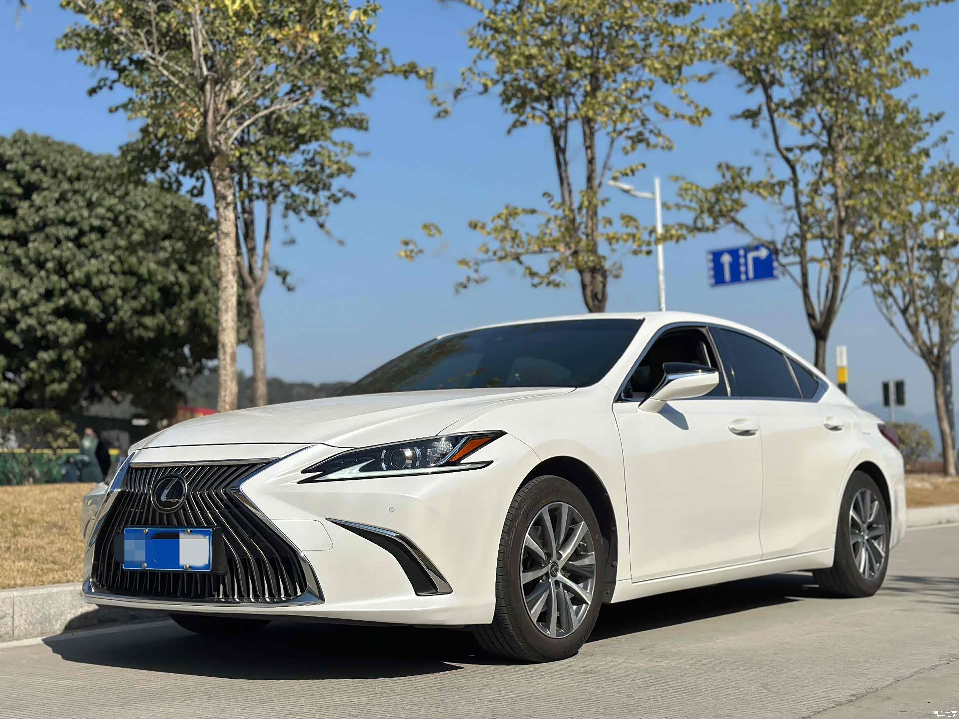 Lexus ES