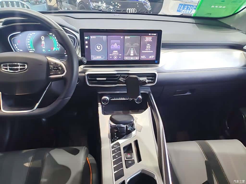 Geely Coolray, 2023 13