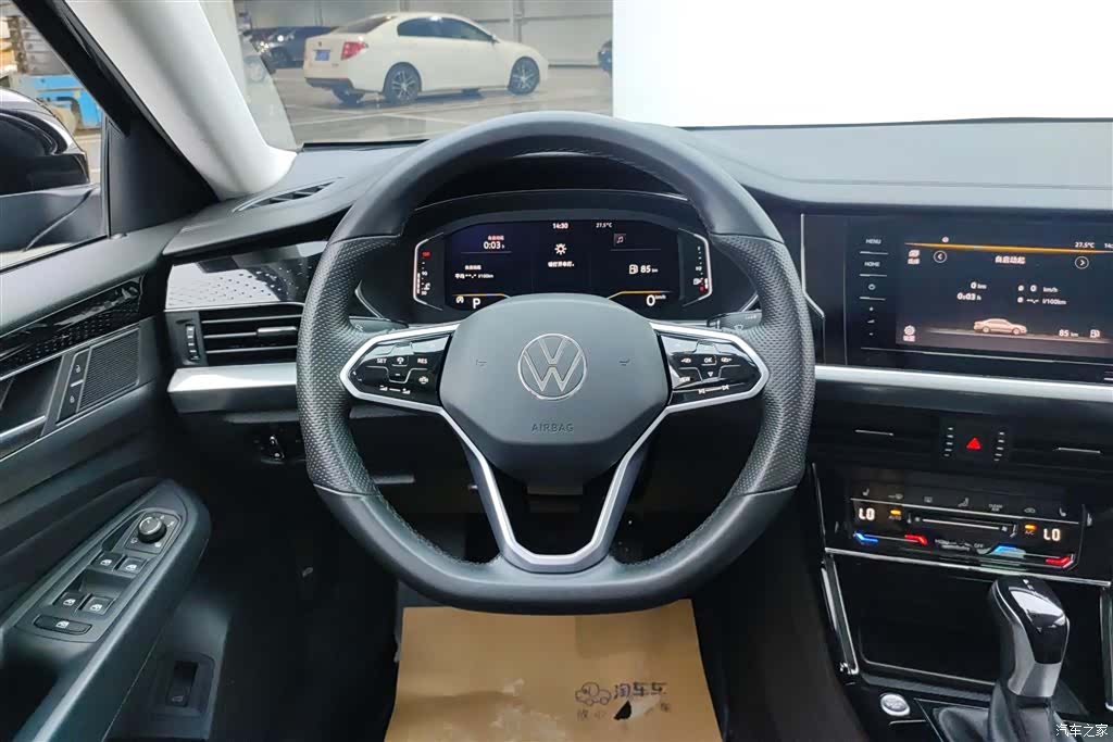 Volkswagen Passat, 2023 15