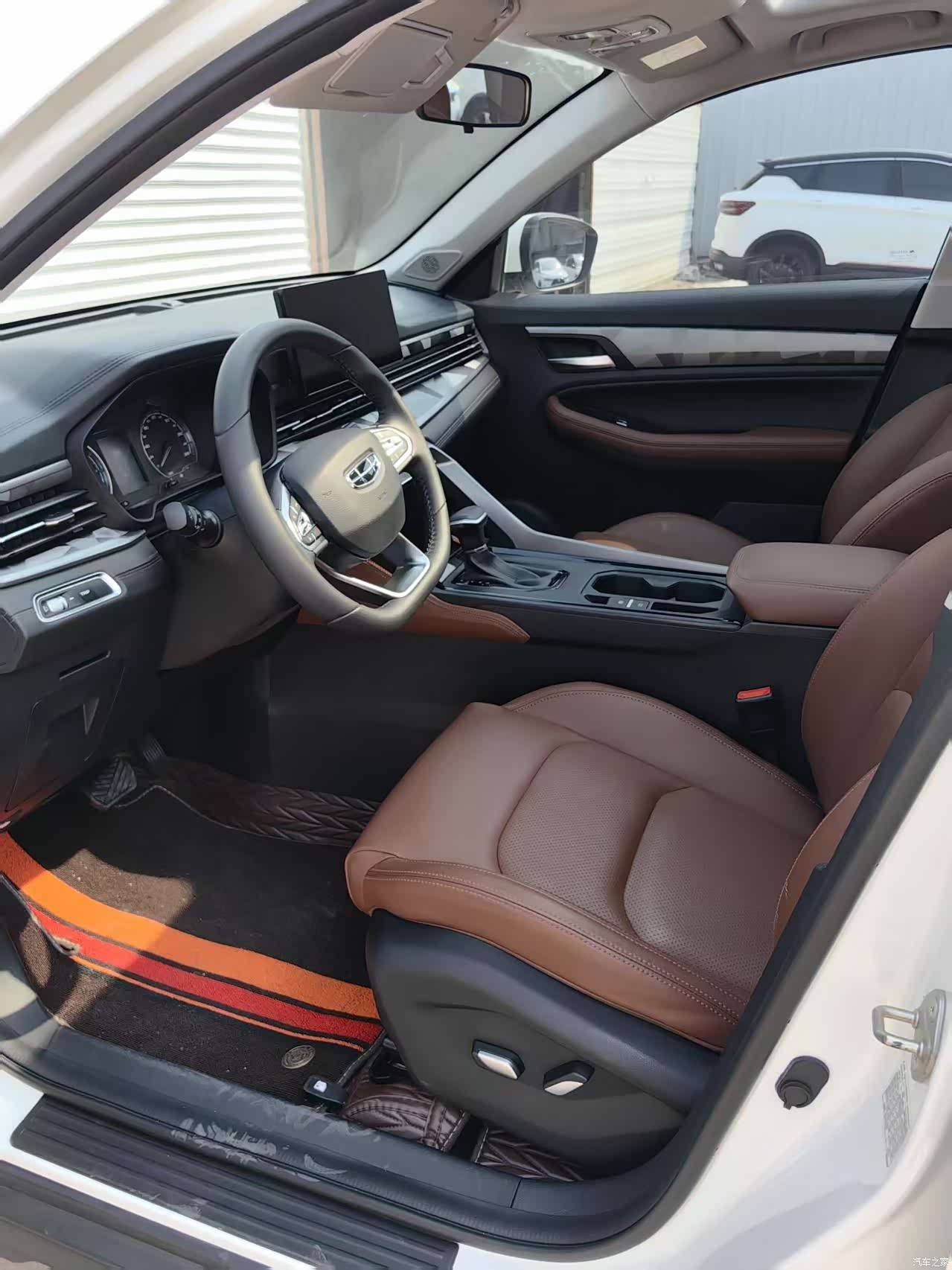 Geely X6, 2022 9
