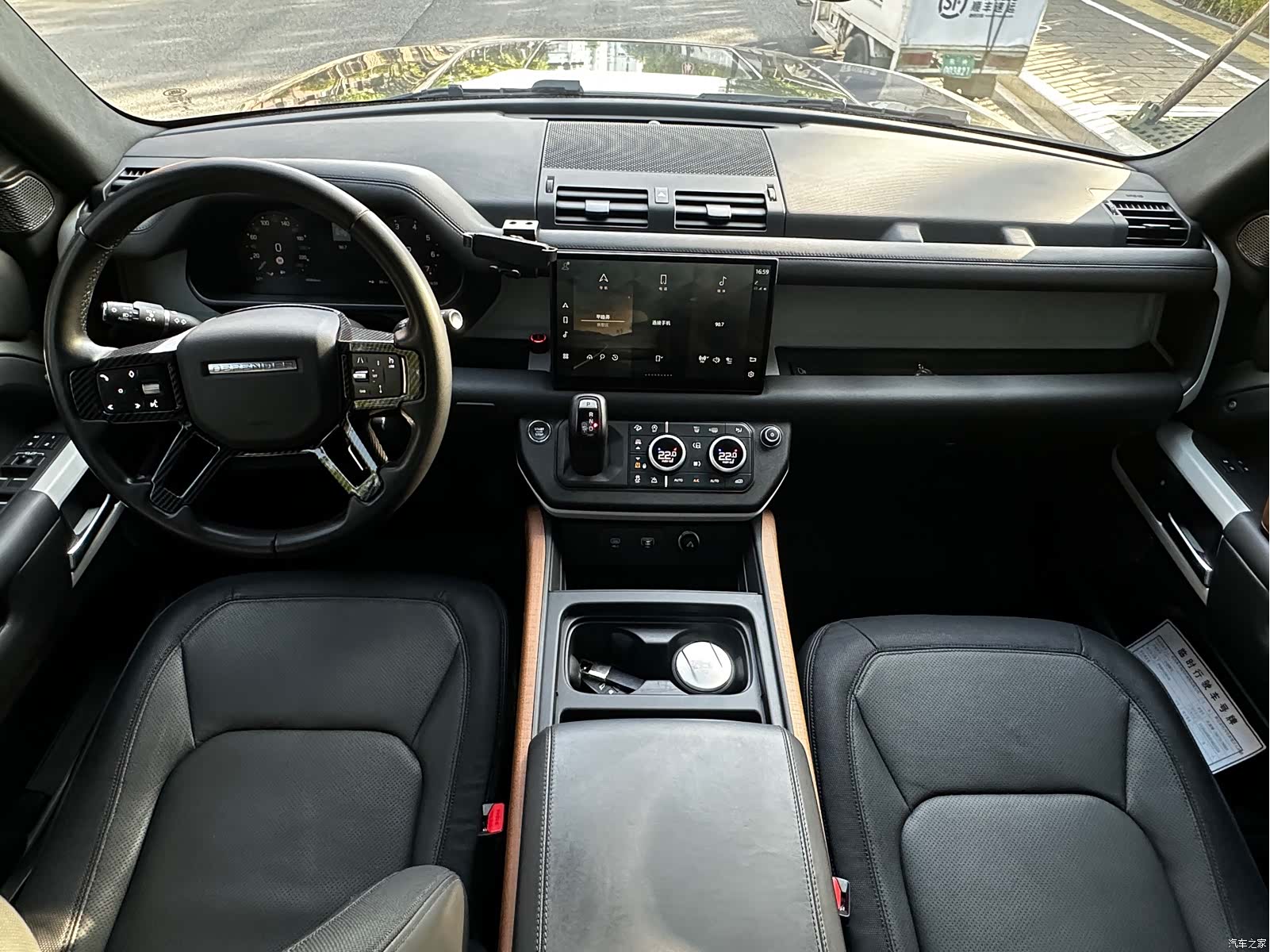 Land Rover Defender, 2022 22