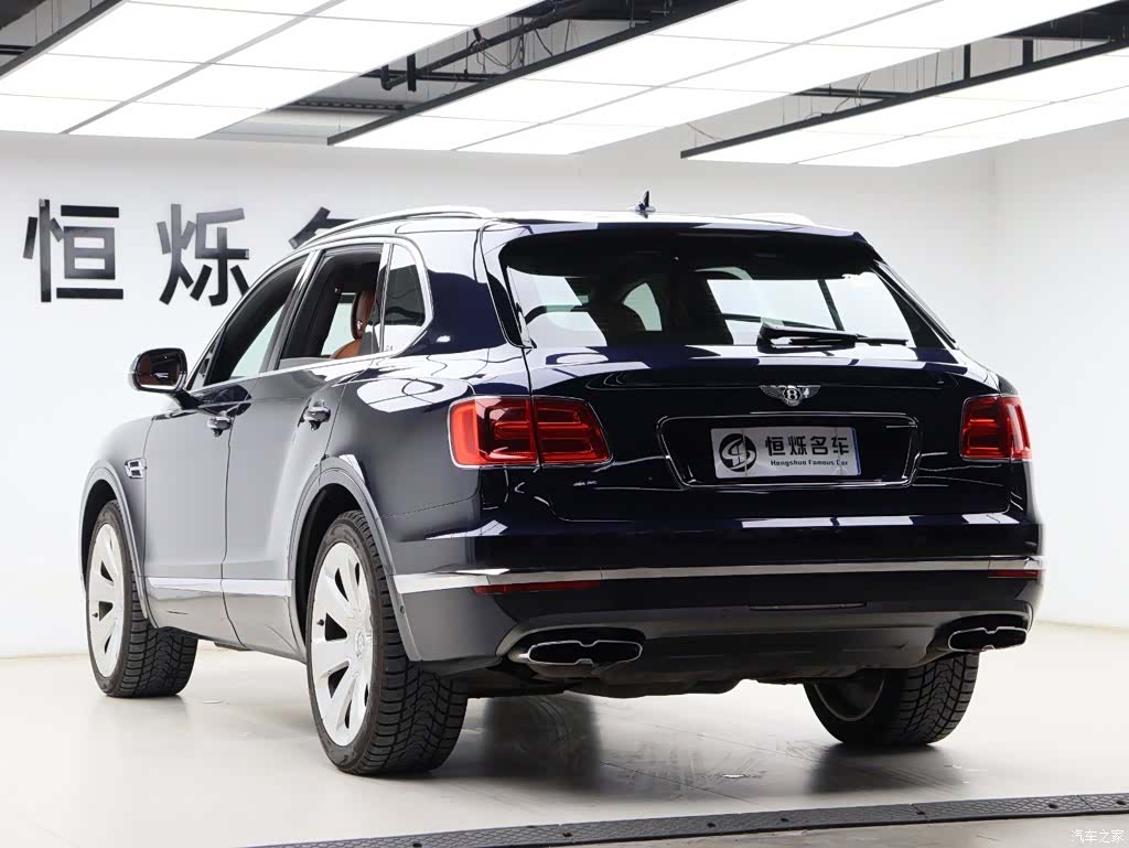 Bentley Bentayga, 2019 28