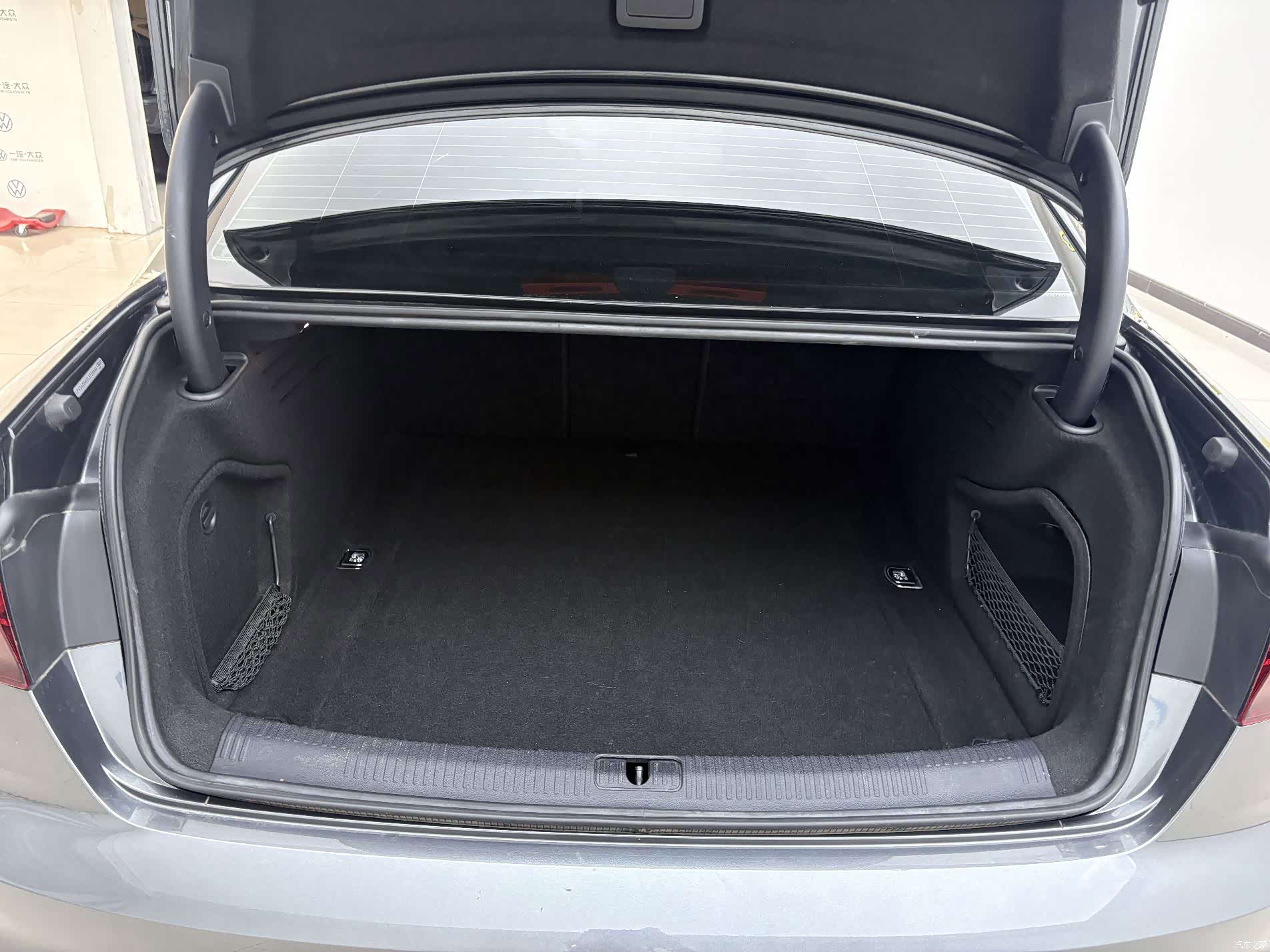 Audi A4L, 2021 все фото