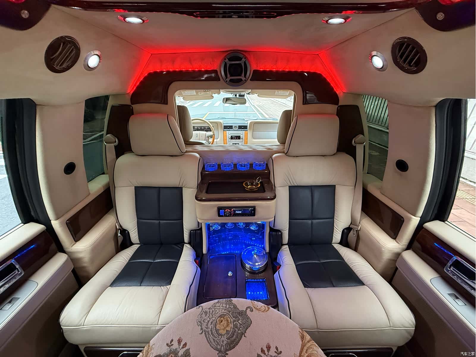 Lincoln Navigator, 2010 23