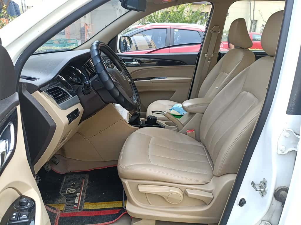 Wuling 730, 2015 16