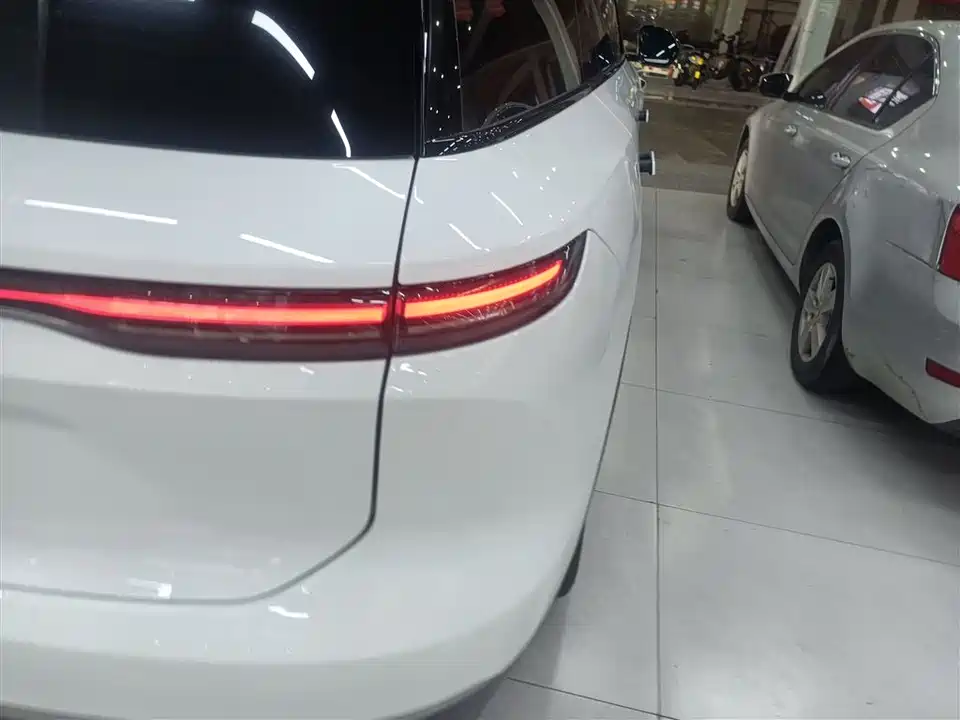 NIO ES8 NIO ES8