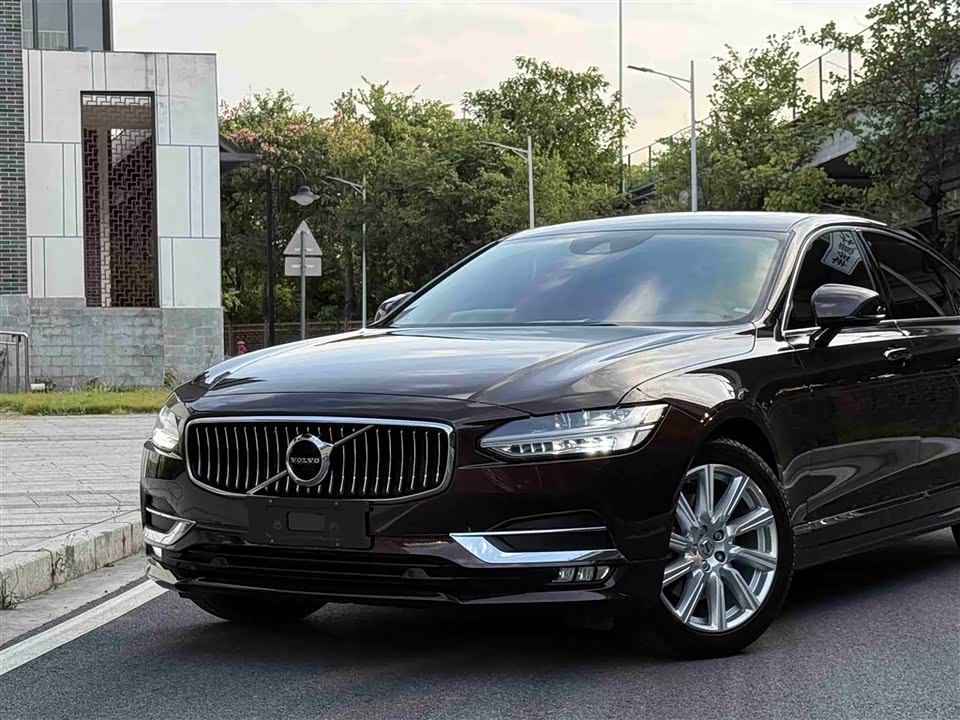 Volvo S90