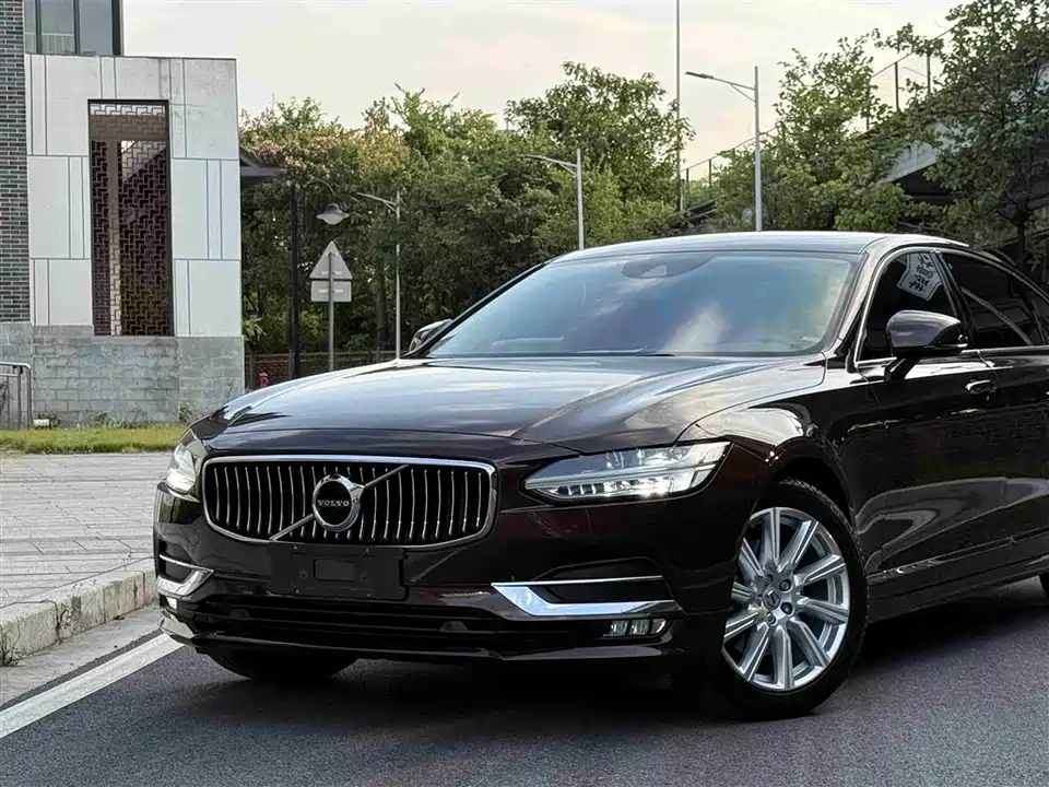 Volvo S90