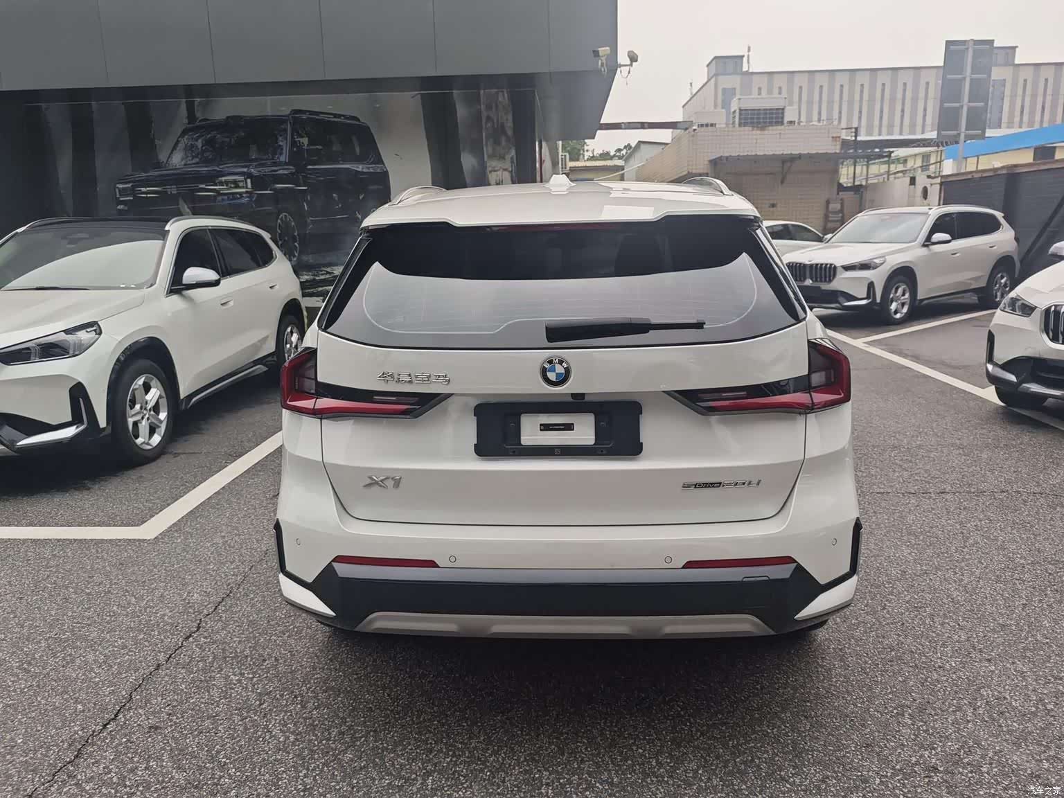 BMW X1, 2023 все фото