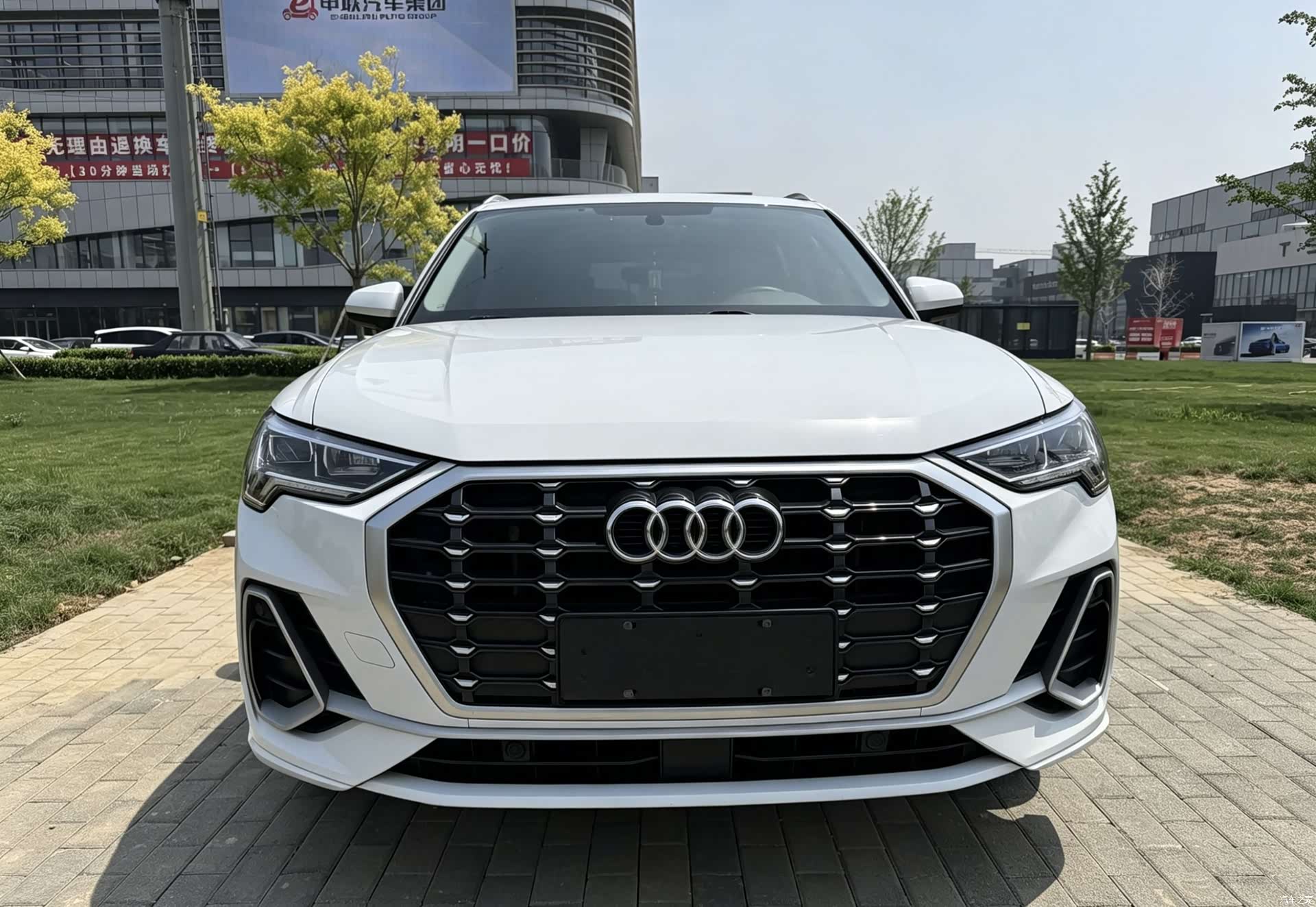 Audi Q3, 2023 1