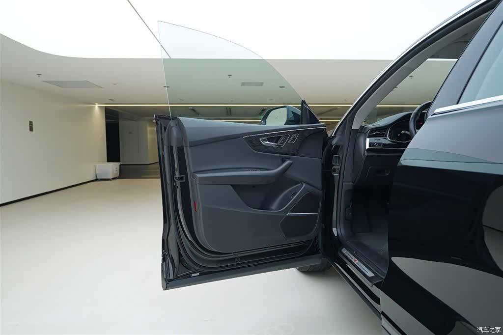 Audi Q8, 2023 17