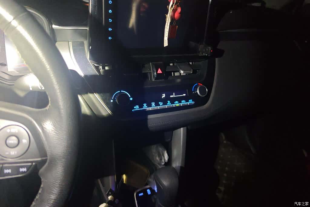 Toyota Frontlander, 2022 13