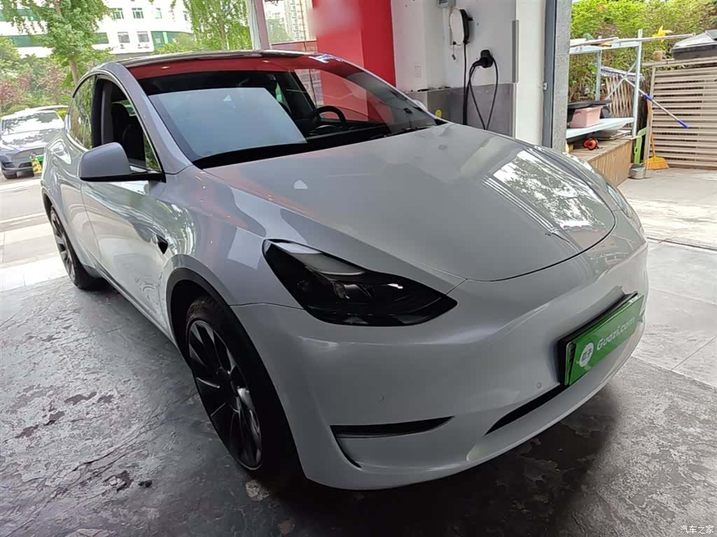 Tesla Model Y, 2023 4