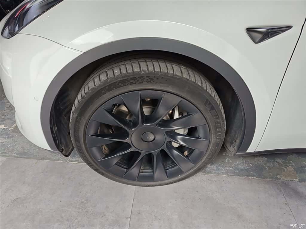 Tesla Model Y, 2023 23