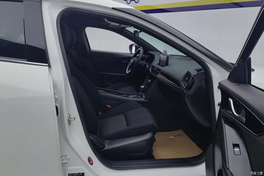 Mazda CX-4, 2023 8