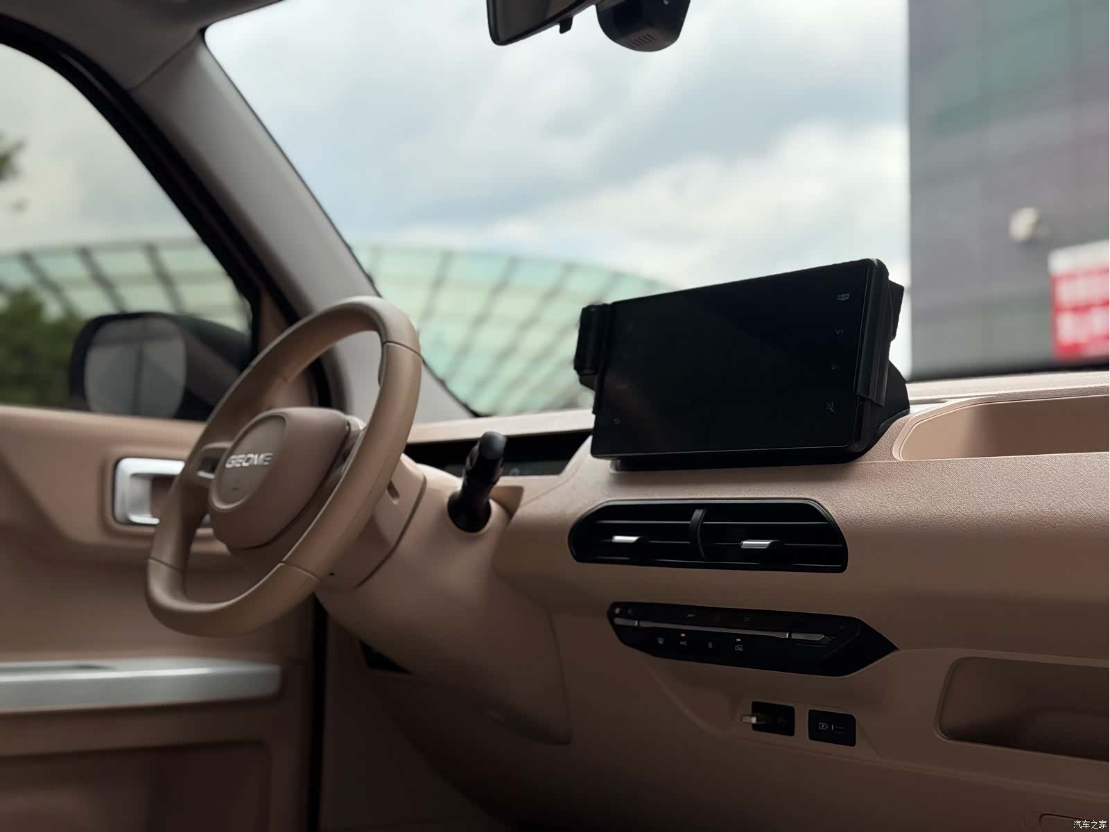 Geely Panda, 2024 17