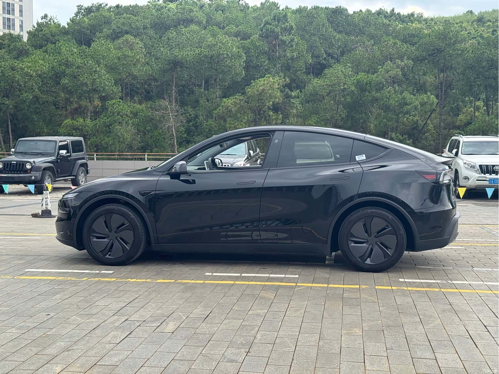Tesla Model Y, 2025 7