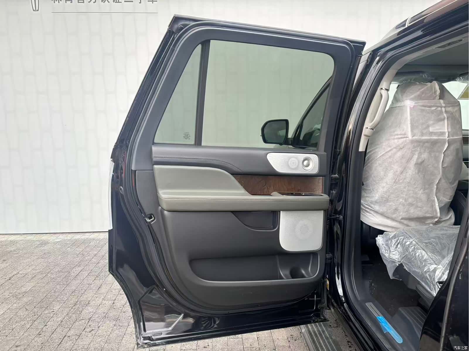 Lincoln Navigator, 2026 11