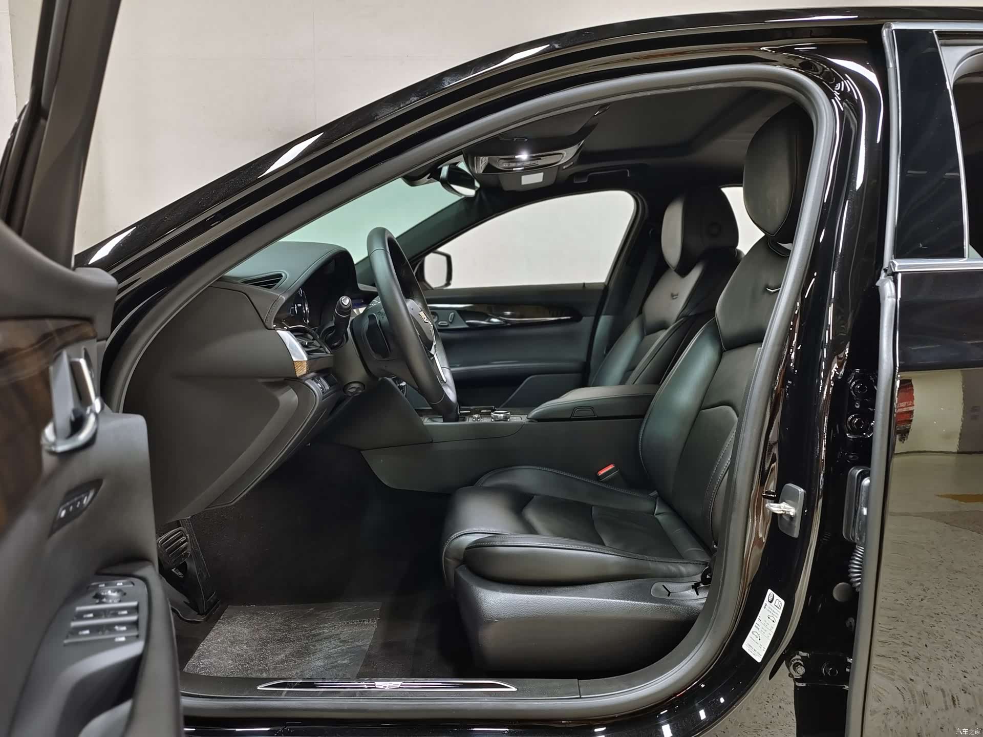 Cadillac CT6, 2021 все фото