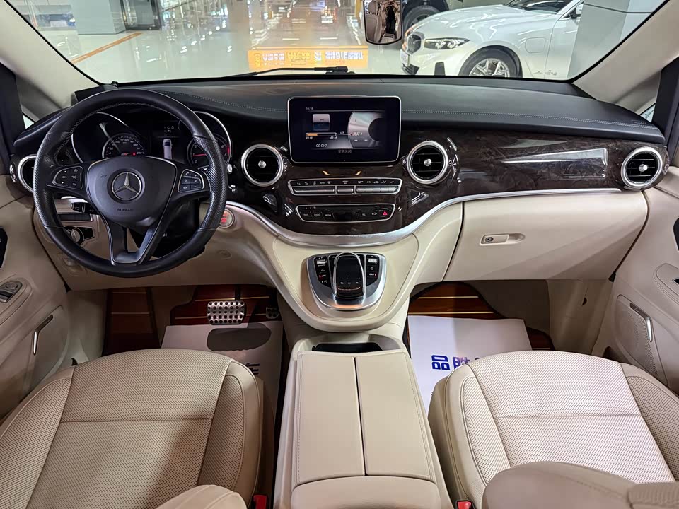 Mercedes-Benz V-class