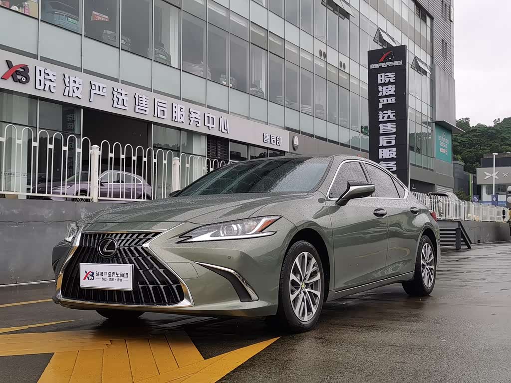 Lexus ES