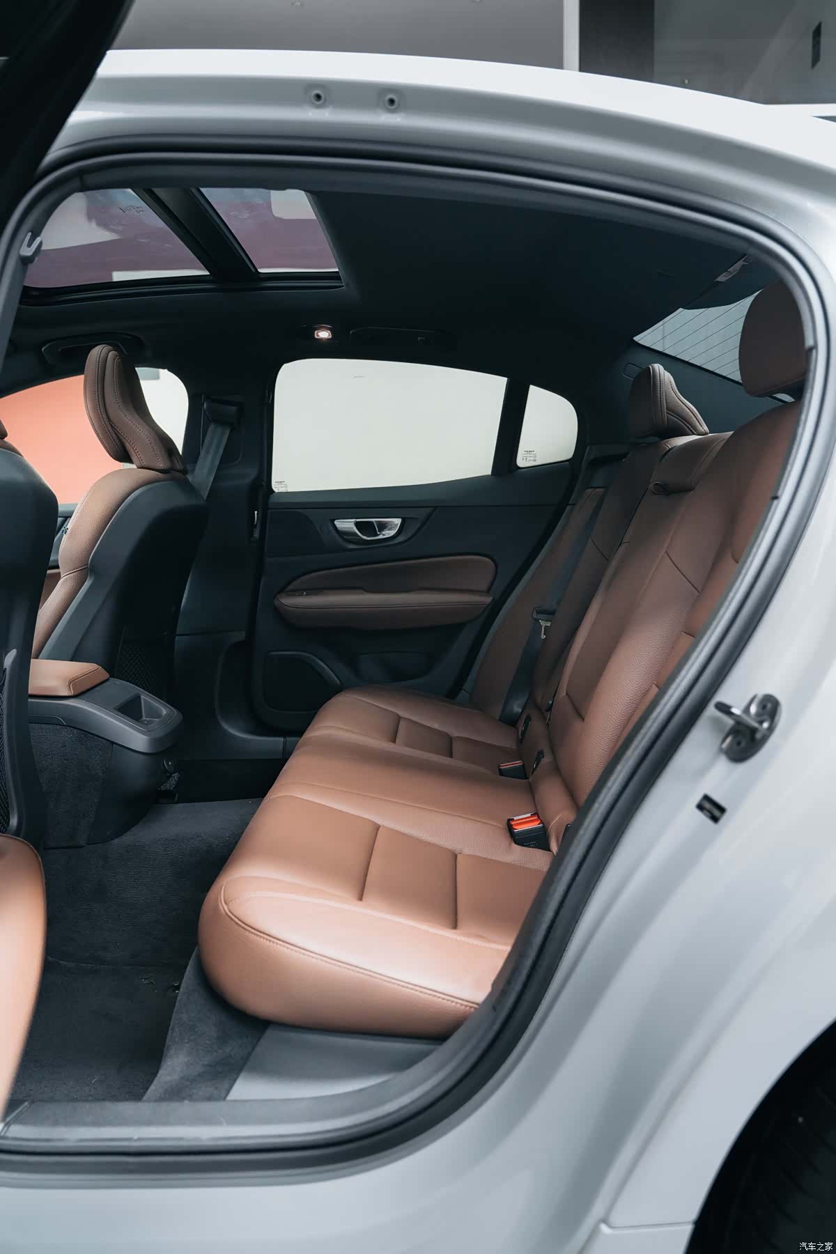 Volvo S60, 2025 10