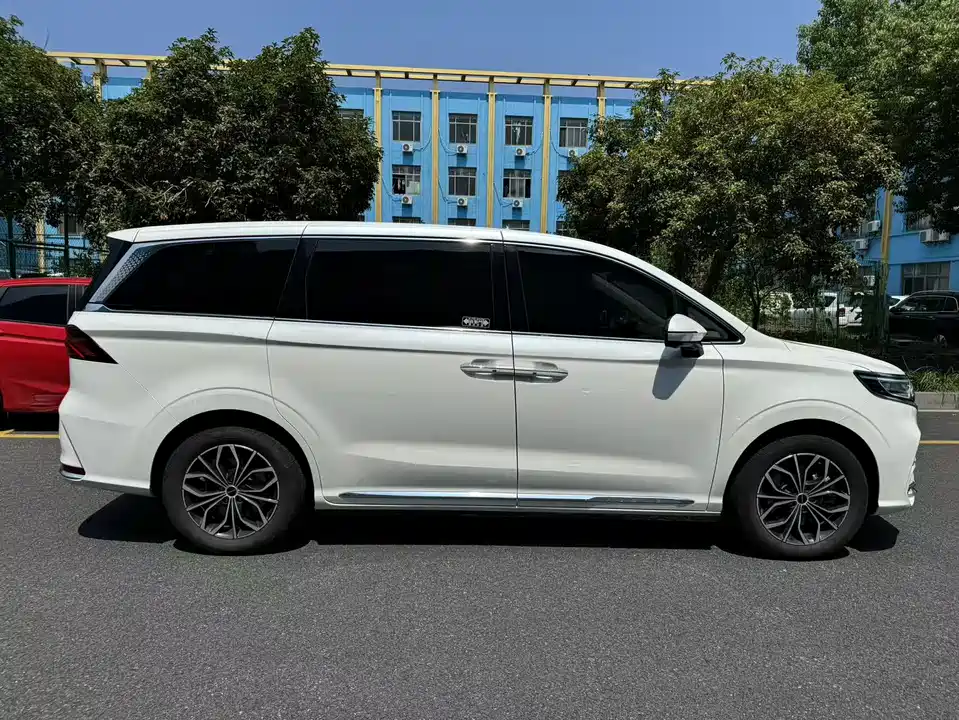 Roewe iMAX8