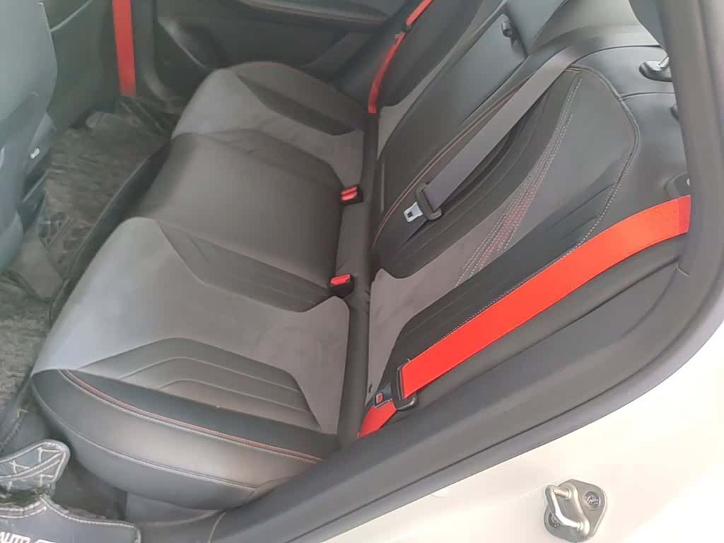 Geely Binray, 2022 13