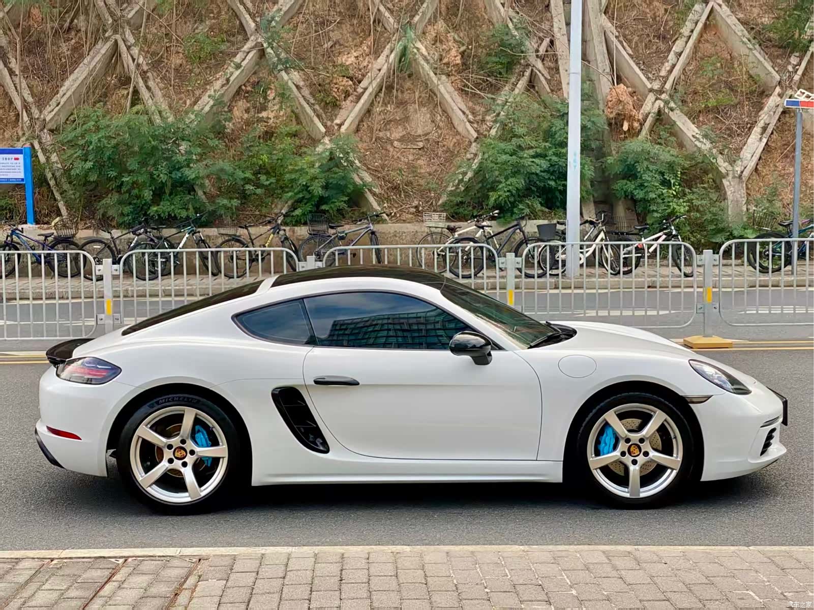 Porsche Cayman, 2017 все фото