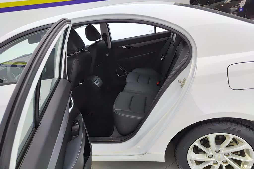 Geely Emgrand, 2021 11