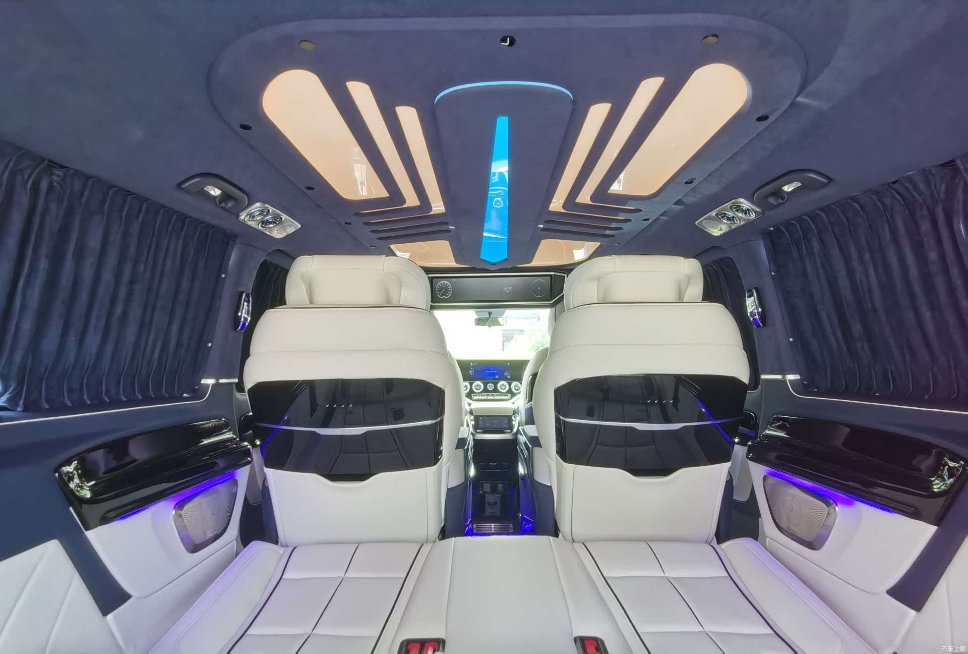 Mercedes-Benz 7, 2024 7