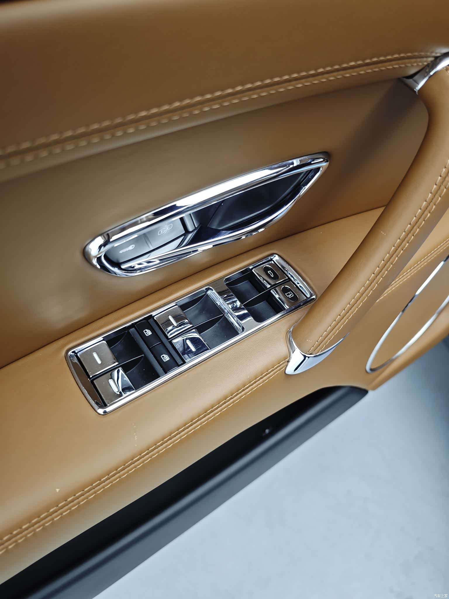 Bentley Flying Spur, 2015 39
