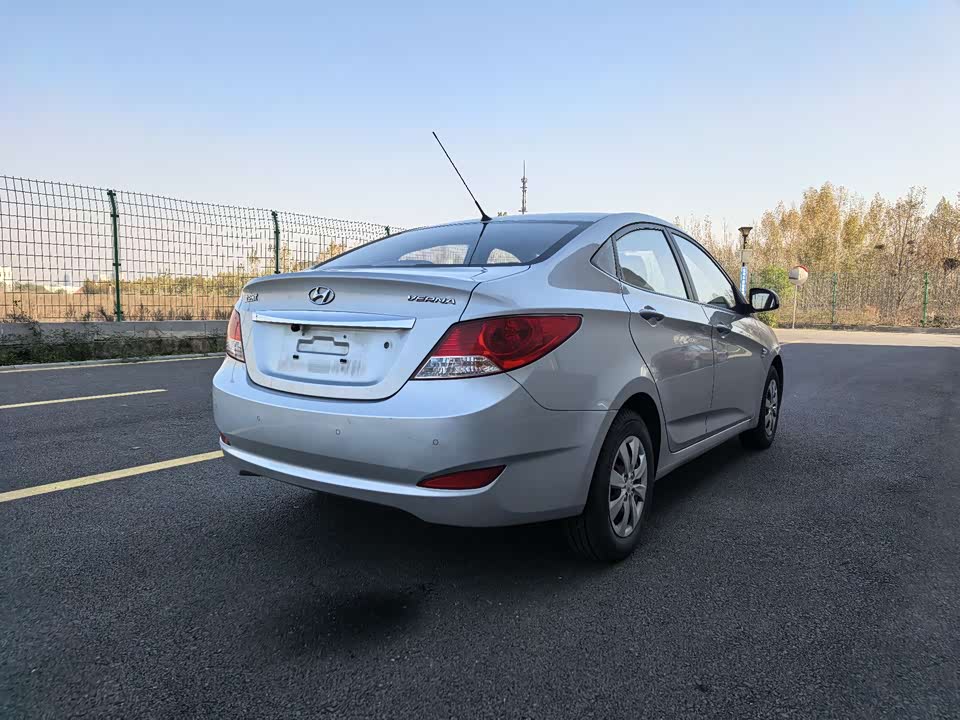 Hyundai Rena