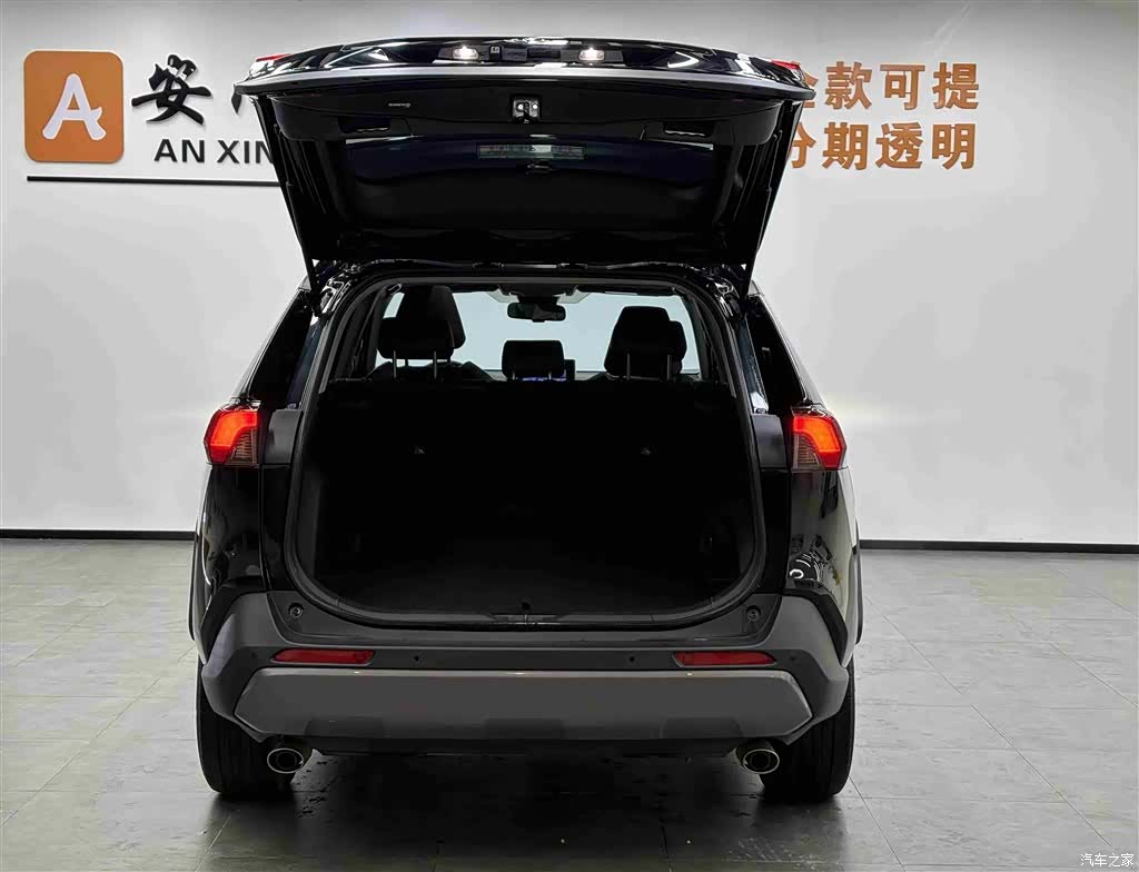 Toyota RAV4, 2022 все фото