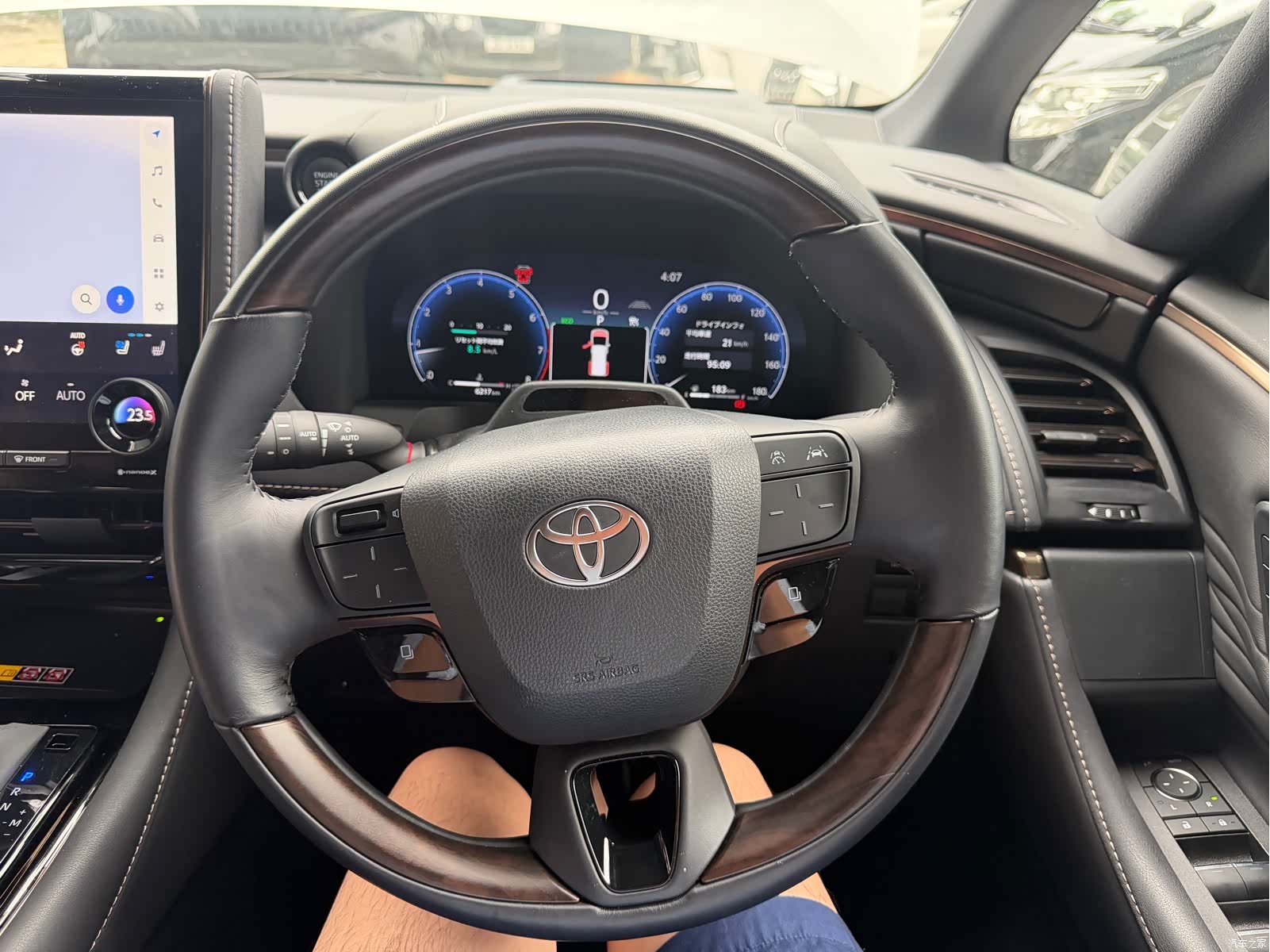Toyota Alphard, 1900 7