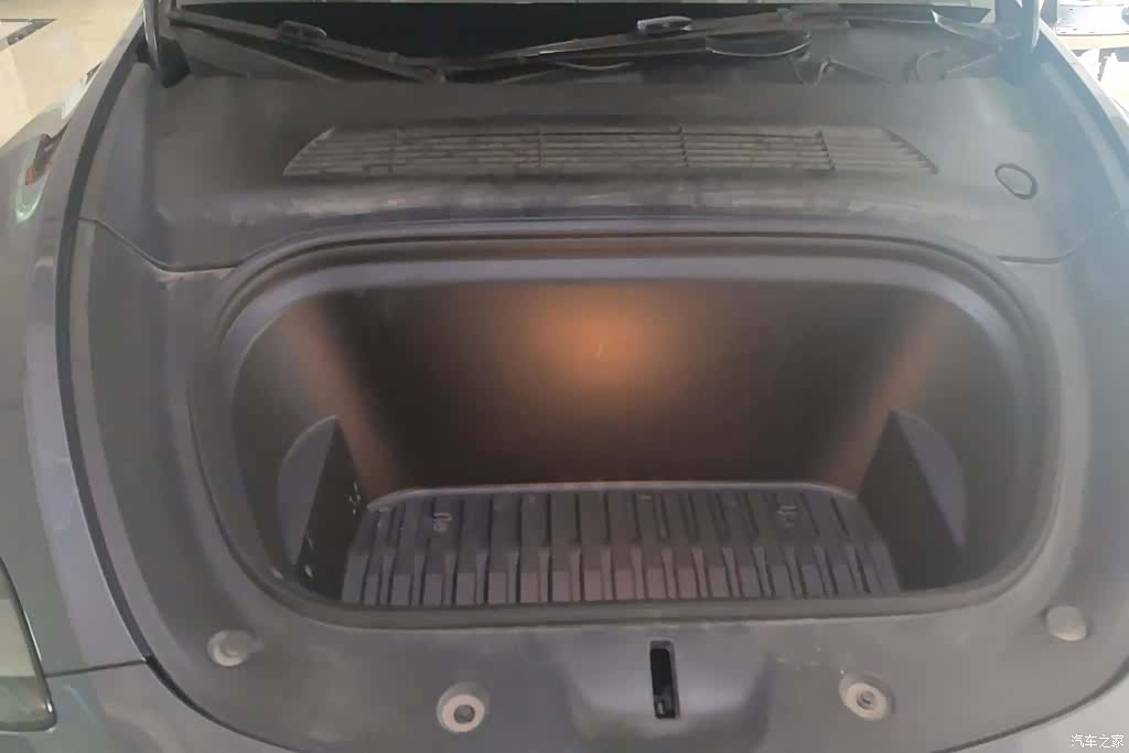 Tesla Model Y, 2021 10
