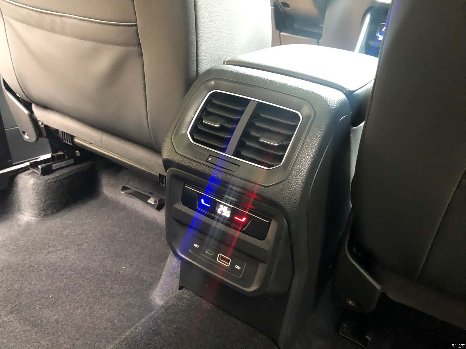 Volkswagen Tiguan L, 2022 10